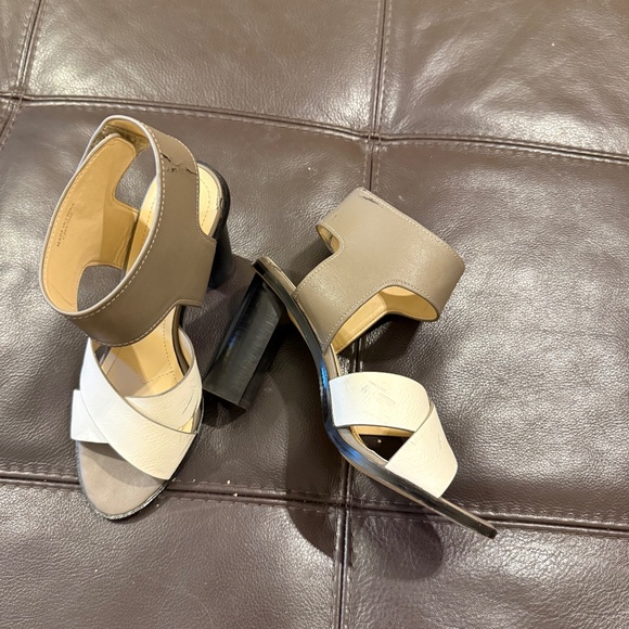 GOOD CONDITION, SIZE 6.5, CHARLES & DAVID SANDALS - Picture 1 of 5